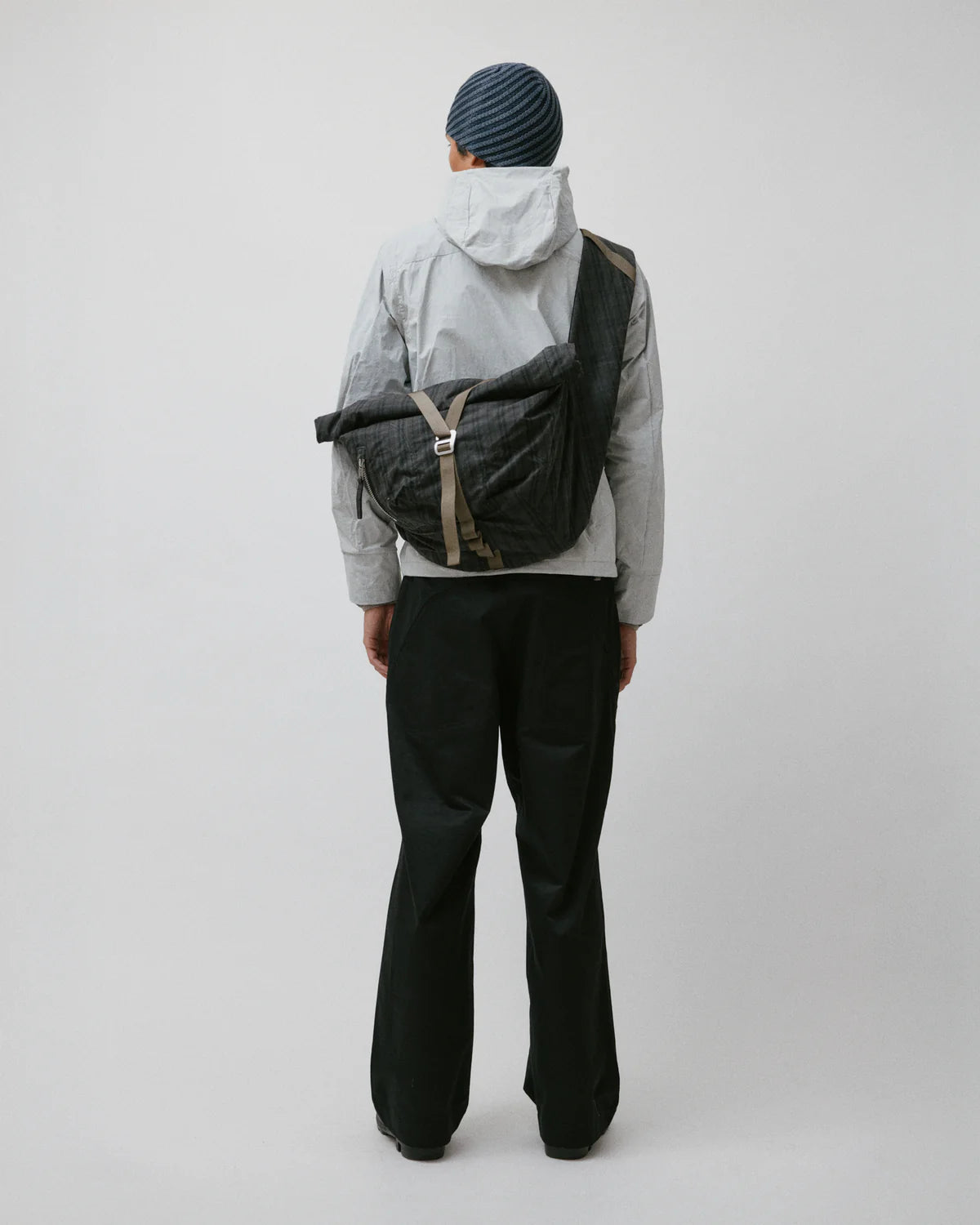 Bubble-Roll Wax Messenger Bag Grey Plaid