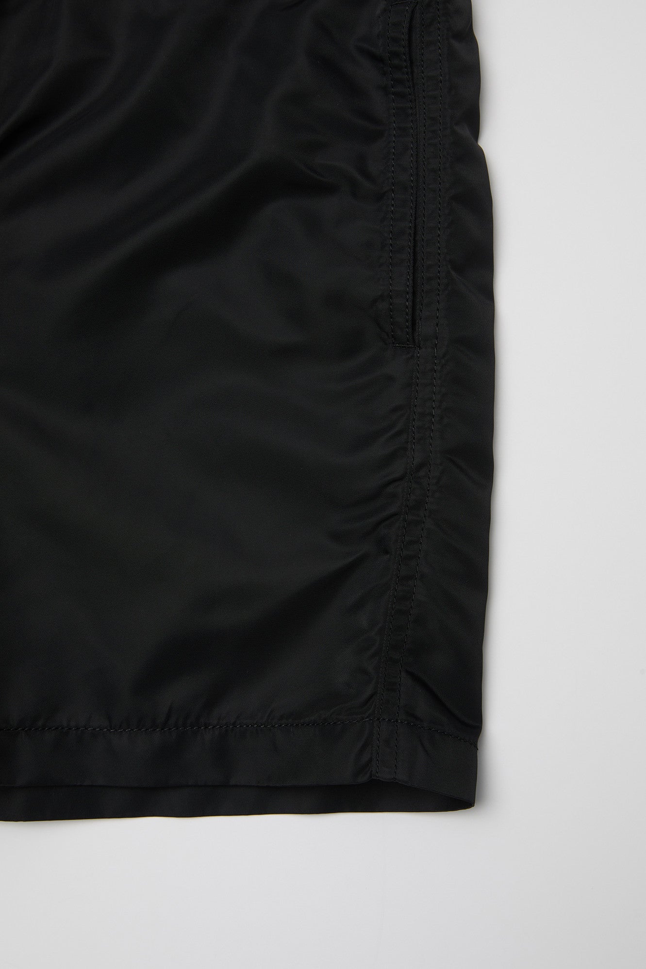Puckering nylon tech shorts (Black)