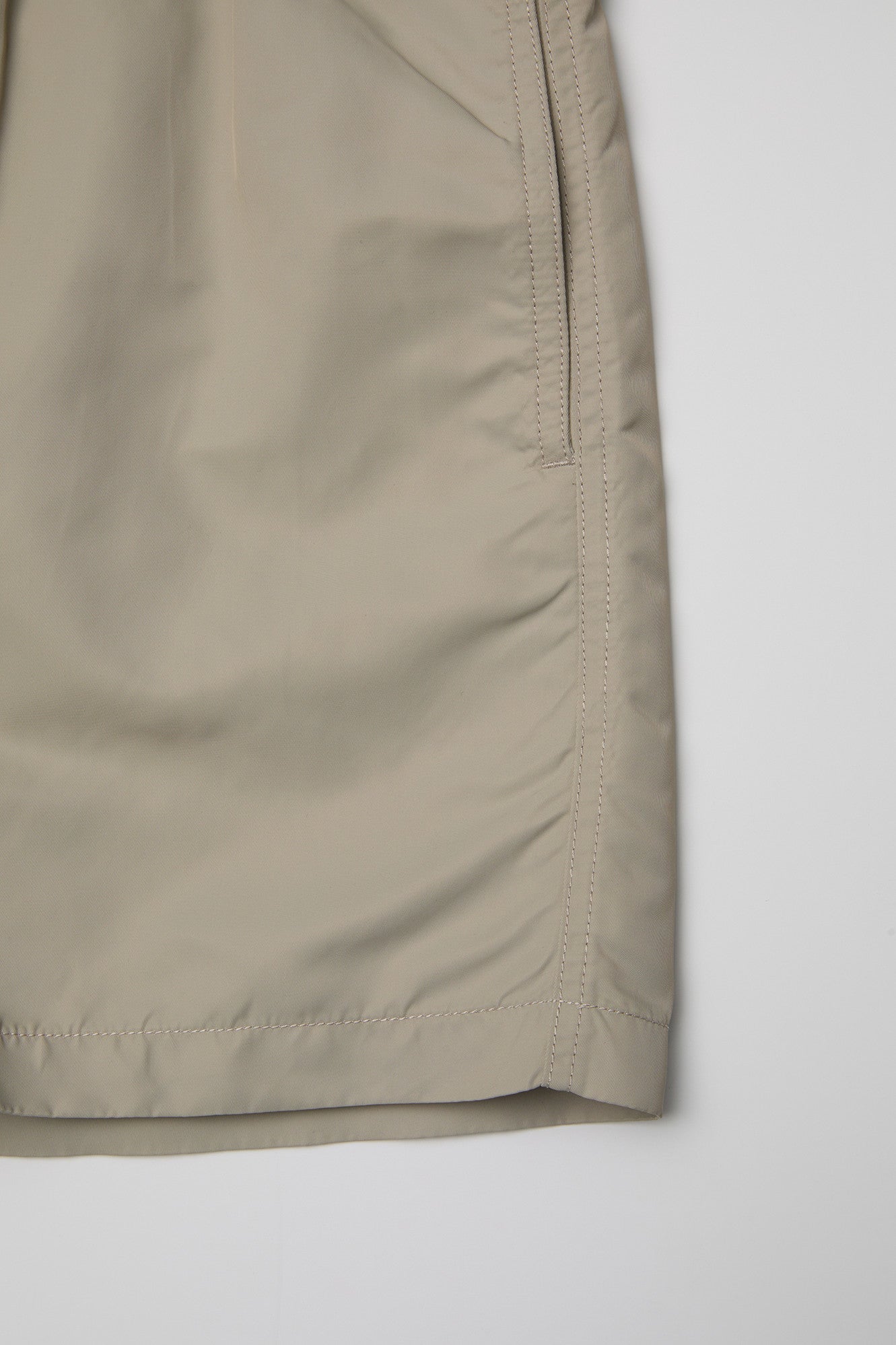 Puckering nylon tech shorts (Beige)