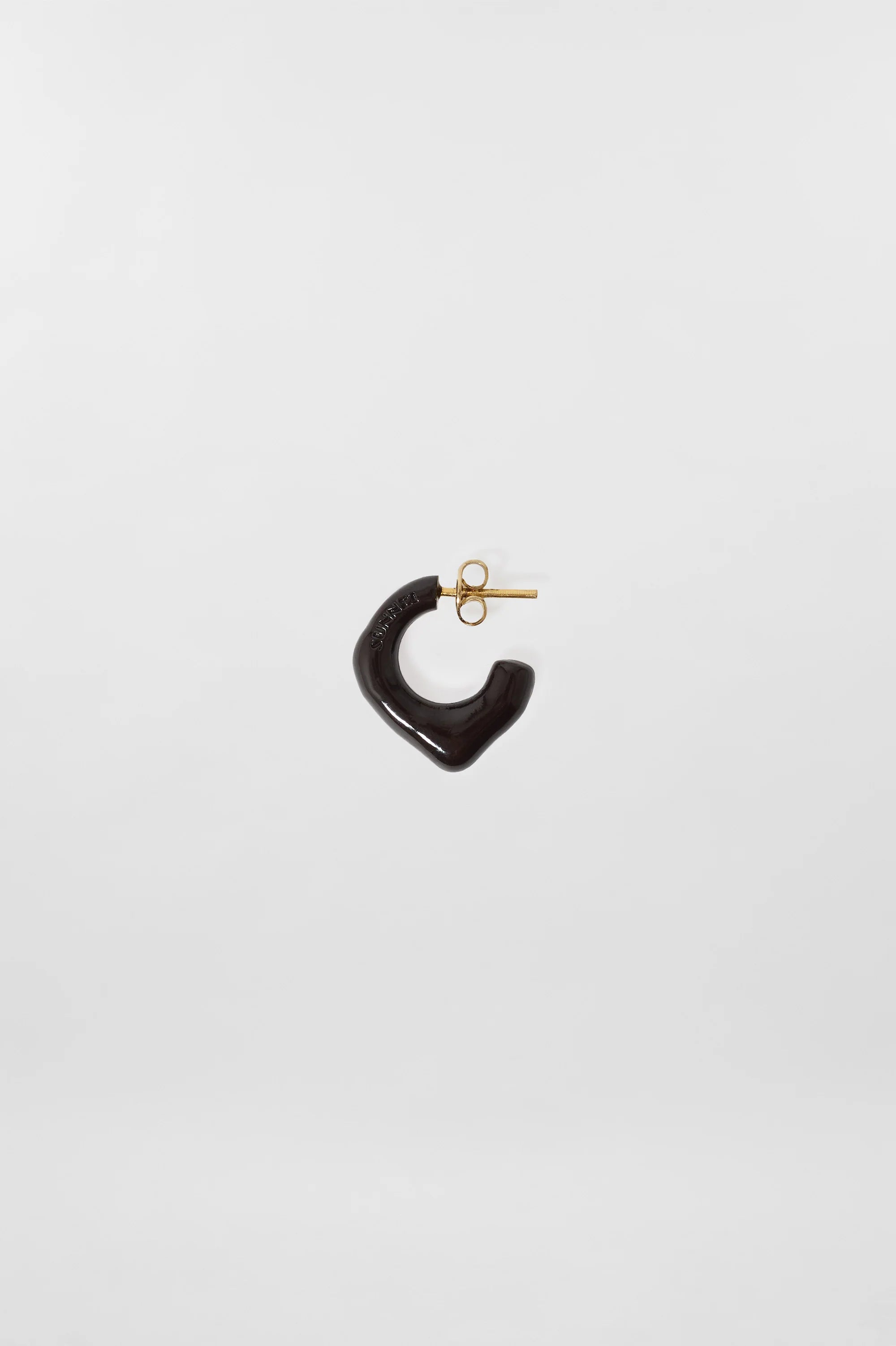 SINGLE METALLIZED EARRING / brown shiny