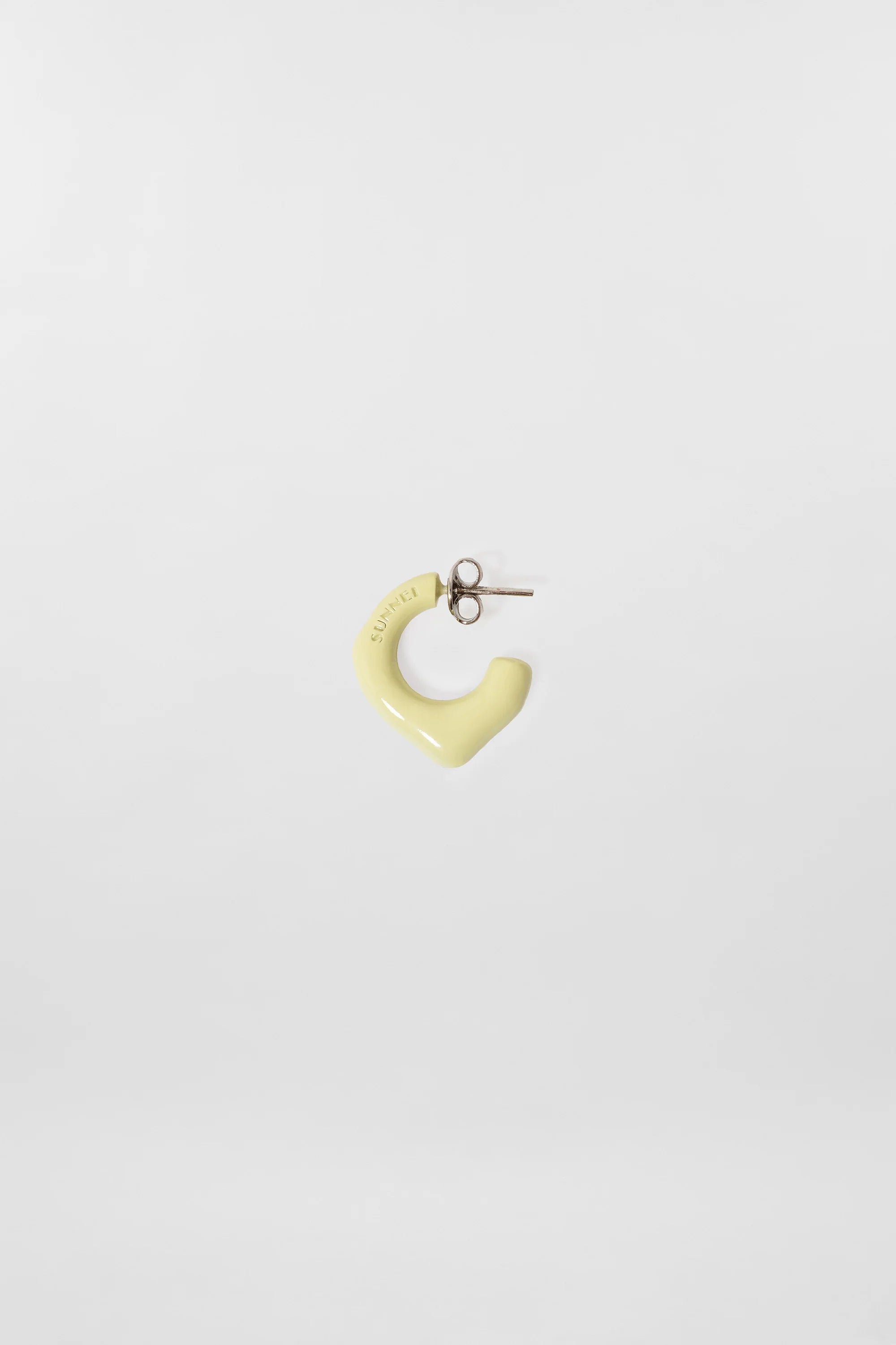 SINGLE METALLIZED EARRING / cream shiny