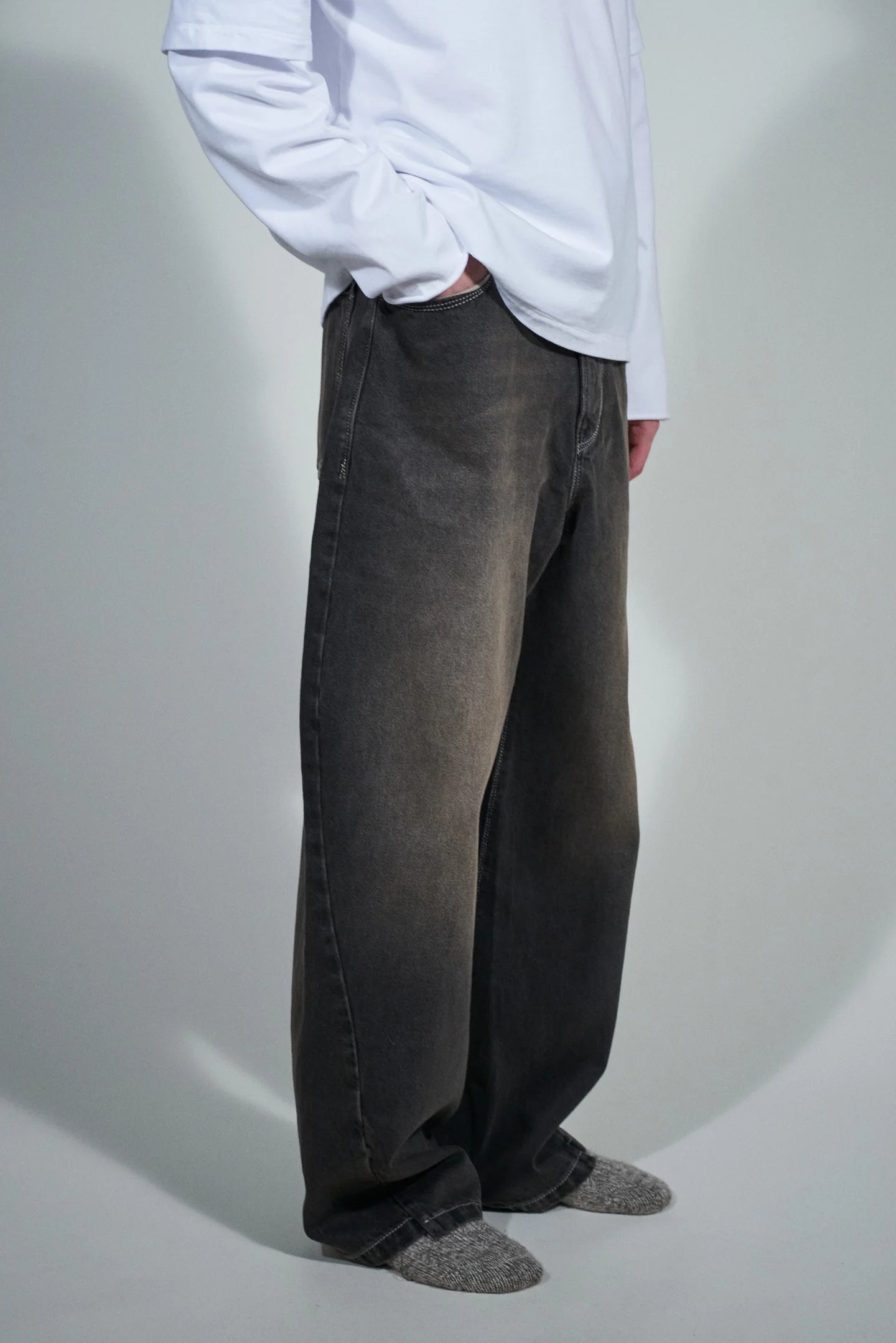 CF.22.15.01.01 WOBBLY JEANS denim faded brown