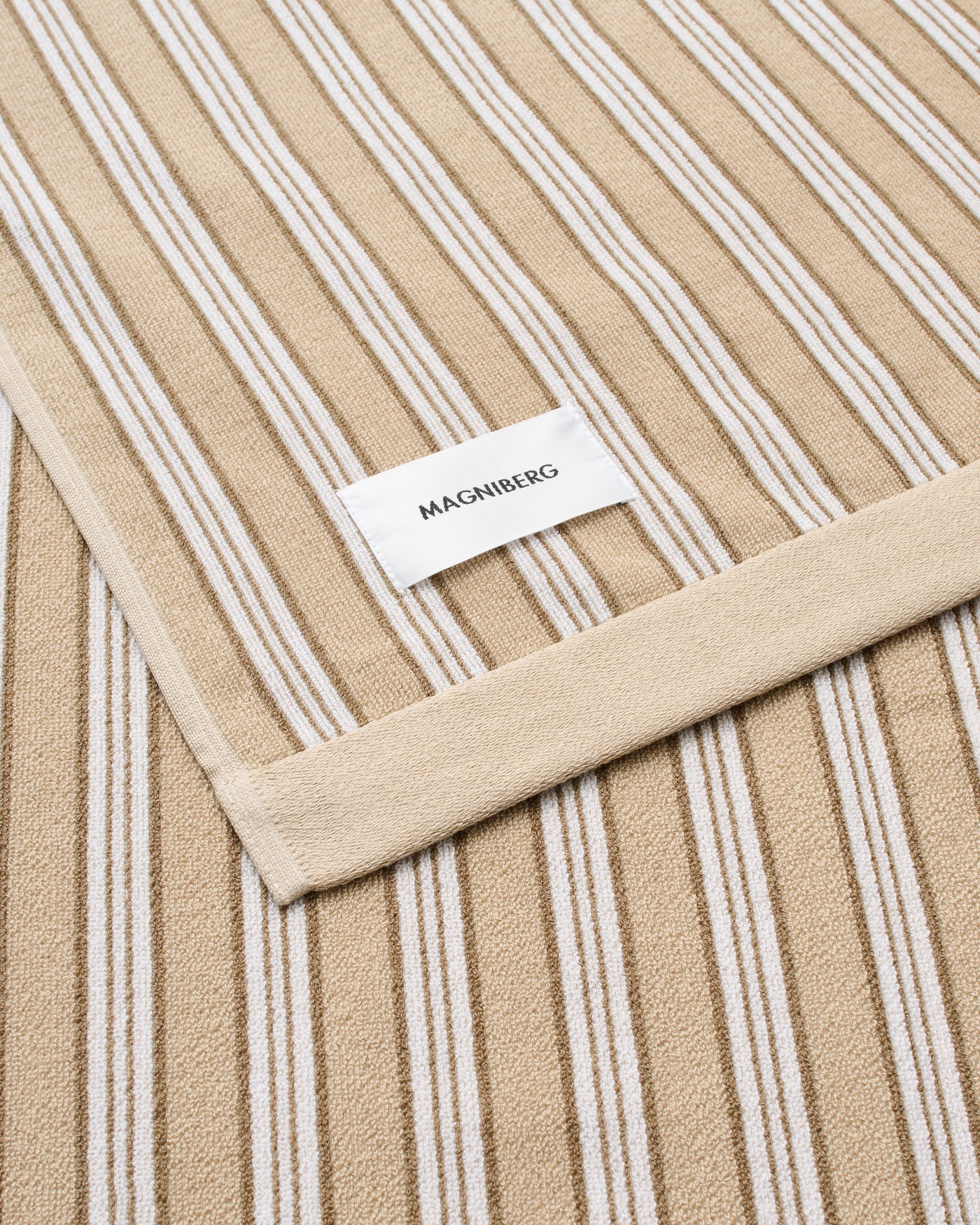 Wall Street bath towel - stripe medium beige