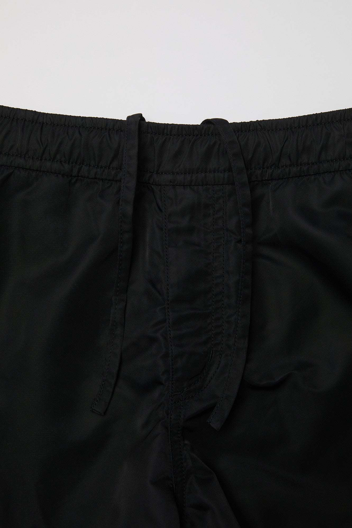 Puckering nylon tech shorts (Black)
